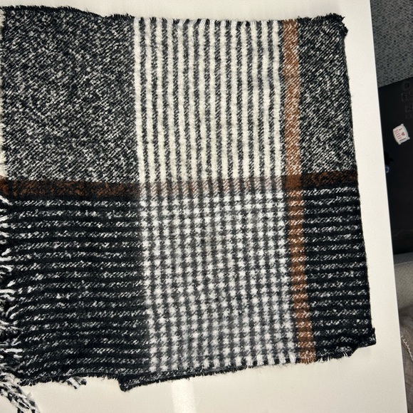 Scarf - Picture 4 of 4